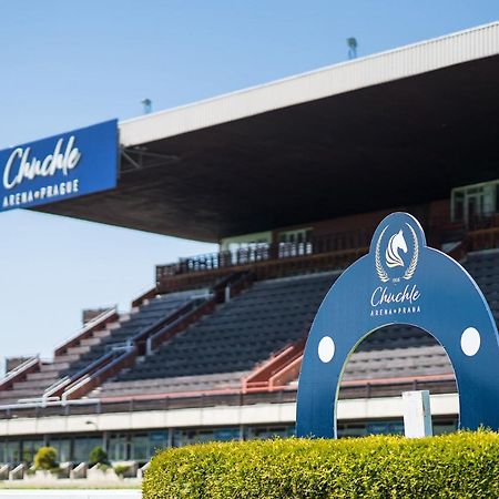 B&B Chuchle Arena Praha Екстериор снимка