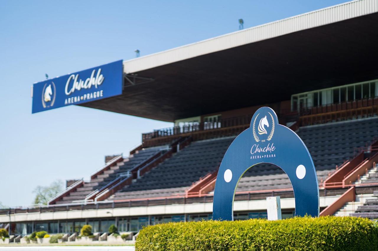 B&B Chuchle Arena Praha Екстериор снимка